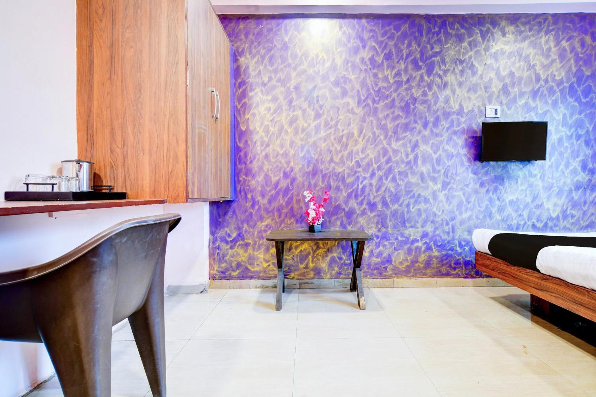 Hotel O Svl Inn Индор Екстериор снимка